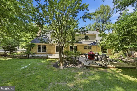 $1,375,000 | 9004 Copenhaver Drive, Potomac, MD 20854