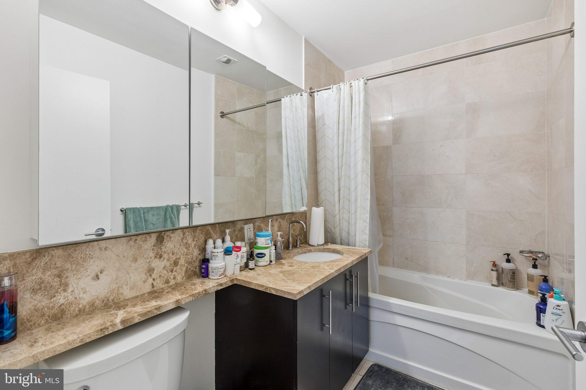 1425 Locust Street, Unit 4E Philadelphia, PA 19102 - Photo 17 of 26