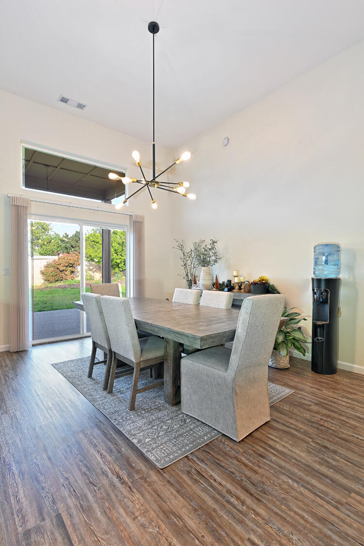 804 South Valley View Road Ashland, OR 97520 - Photo 11 of 32 Dining Area