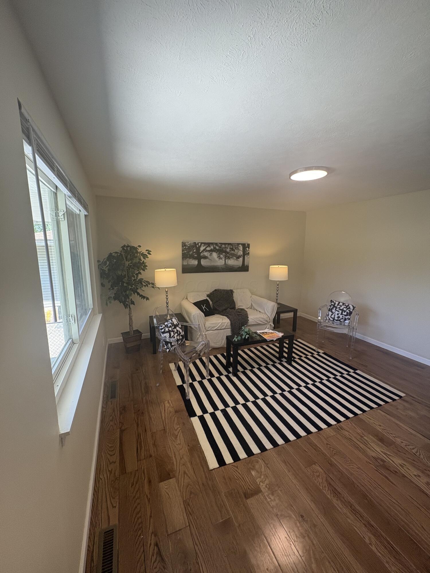 1645 Liscomb Road Columbus, OH 43207 - Photo 6 of 29