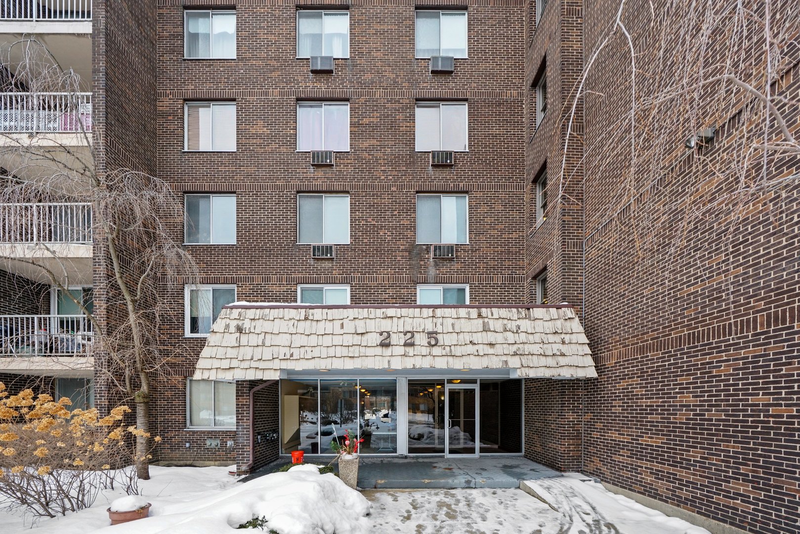 225 South Rohlwing Road, Unit 418 Palatine, IL 60074 - Photo 4 of 14