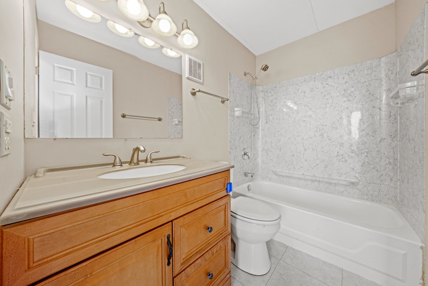 225 South Rohlwing Road, Unit 418 Palatine, IL 60074 - Photo 10 of 14