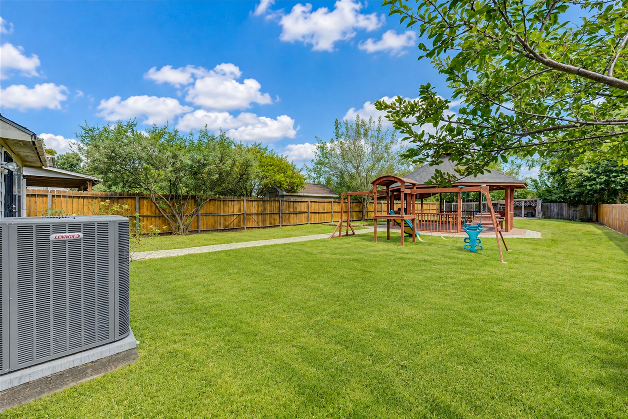 8645 Rinn Street Houston, TX 77078 - Photo 34 of 44 Gallery Image 34