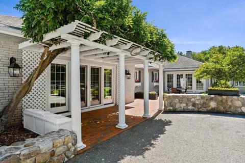 $2,295,000 | 40 Pleasant Street, Wenham, MA 01984