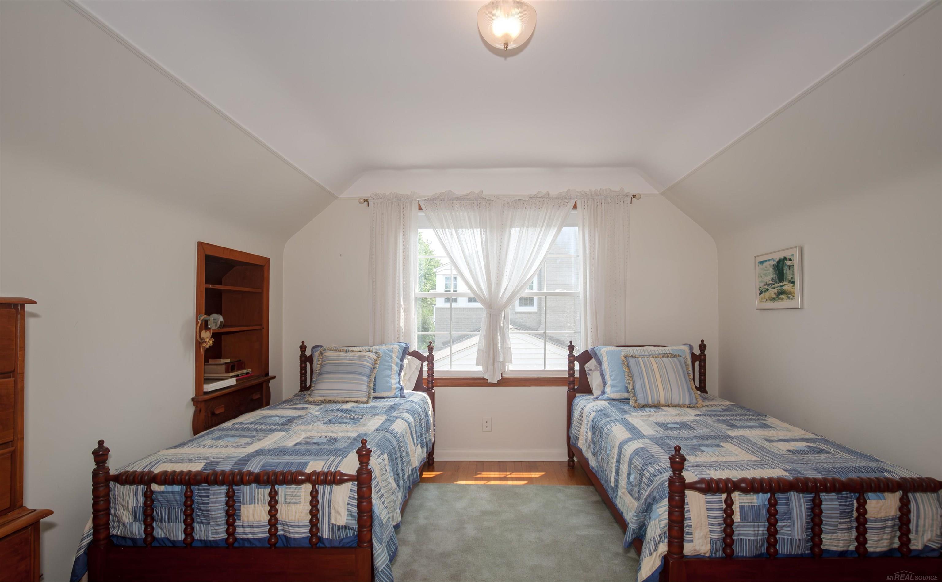1636 Hawthorne Road Grosse Pointe, MI 48236 - Photo 29 of 41 50149731-fba55c3d-6dd0-451b-aec1-9b21b34947aa.JPG