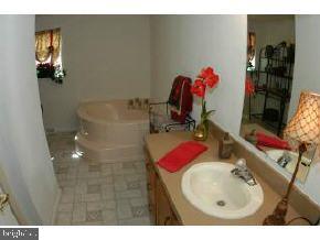 27 Oak Ridge Lane Manahawkin, NJ 08050 - Photo 8 of 11 Gallery Image 8