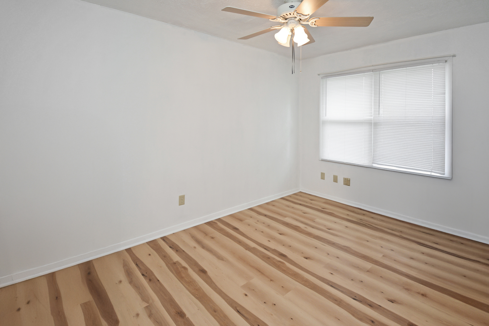 107 East Division Street Bloomington, IL 61701 - Photo 25 of 36