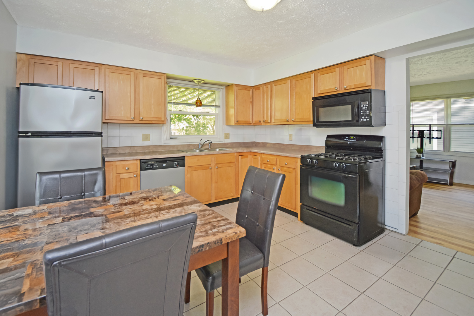 107 East Division Street Bloomington, IL 61701 - Photo 3 of 36