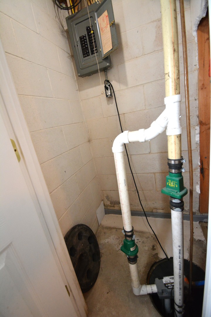 107 East Division Street Bloomington, IL 61701 - Photo 32 of 36