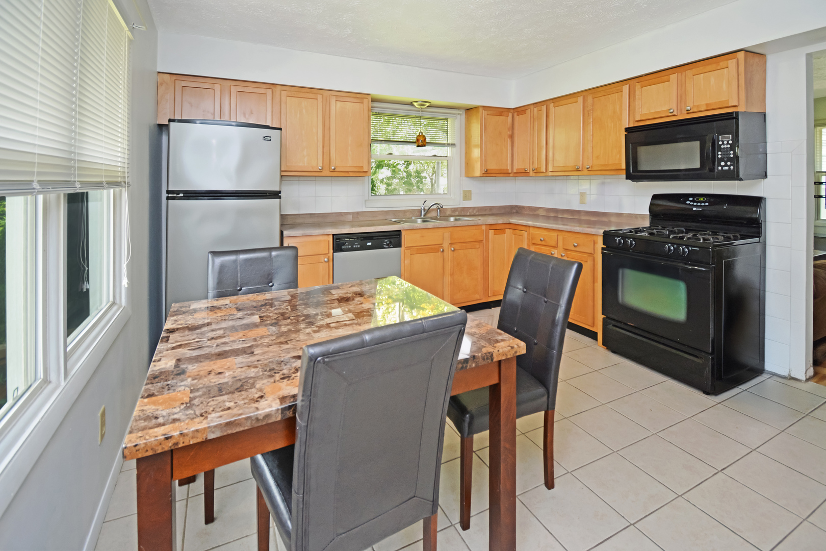 107 East Division Street Bloomington, IL 61701 - Photo 4 of 36