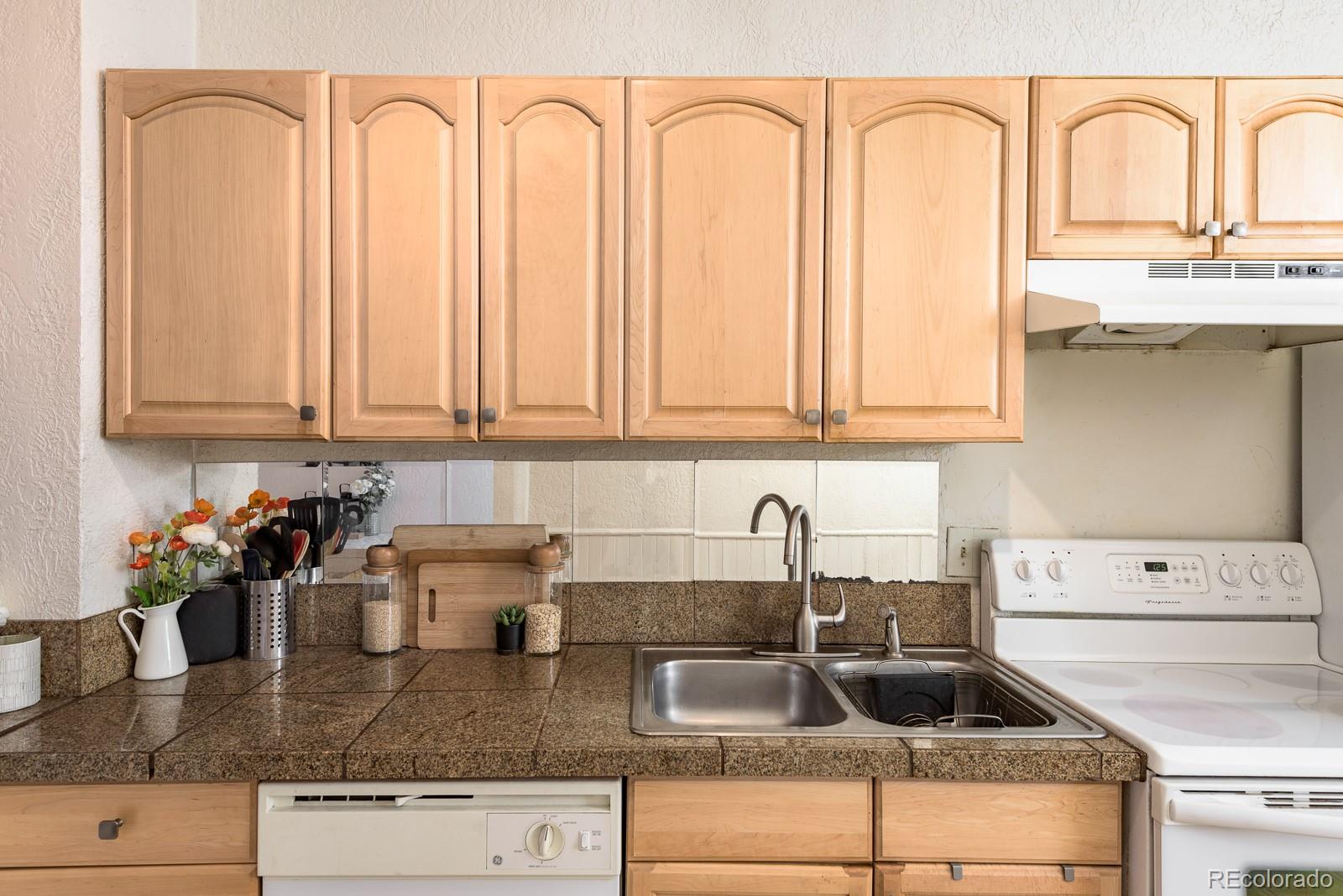 223 Inca Street Denver, CO 80223 - Photo 9 of 21