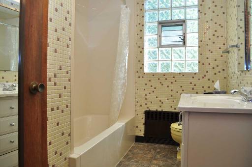 485 Loudon Road Riverside, IL 60546 - Photo 7 of 9
