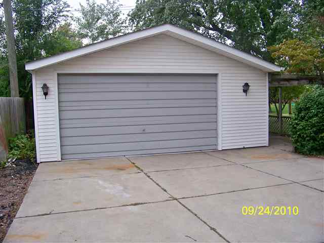 16225 13 Mile Road Fraser, MI 48026 - Photo 5 of 17 31025451-4.JPG