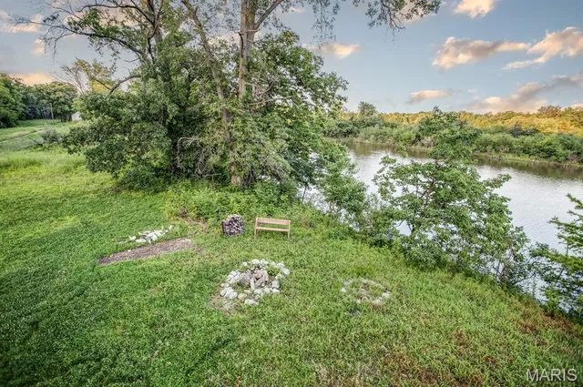 $45,000 | 963 Pohlman Slough Road, Brussels, IL 62013