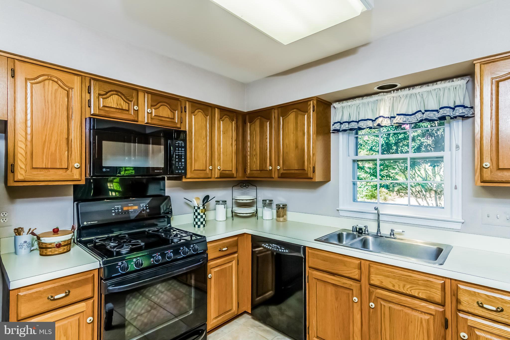 8209 Dry Ridge Road Montgomery Village, MD 20886 - Photo 9 of 30 Kitchen