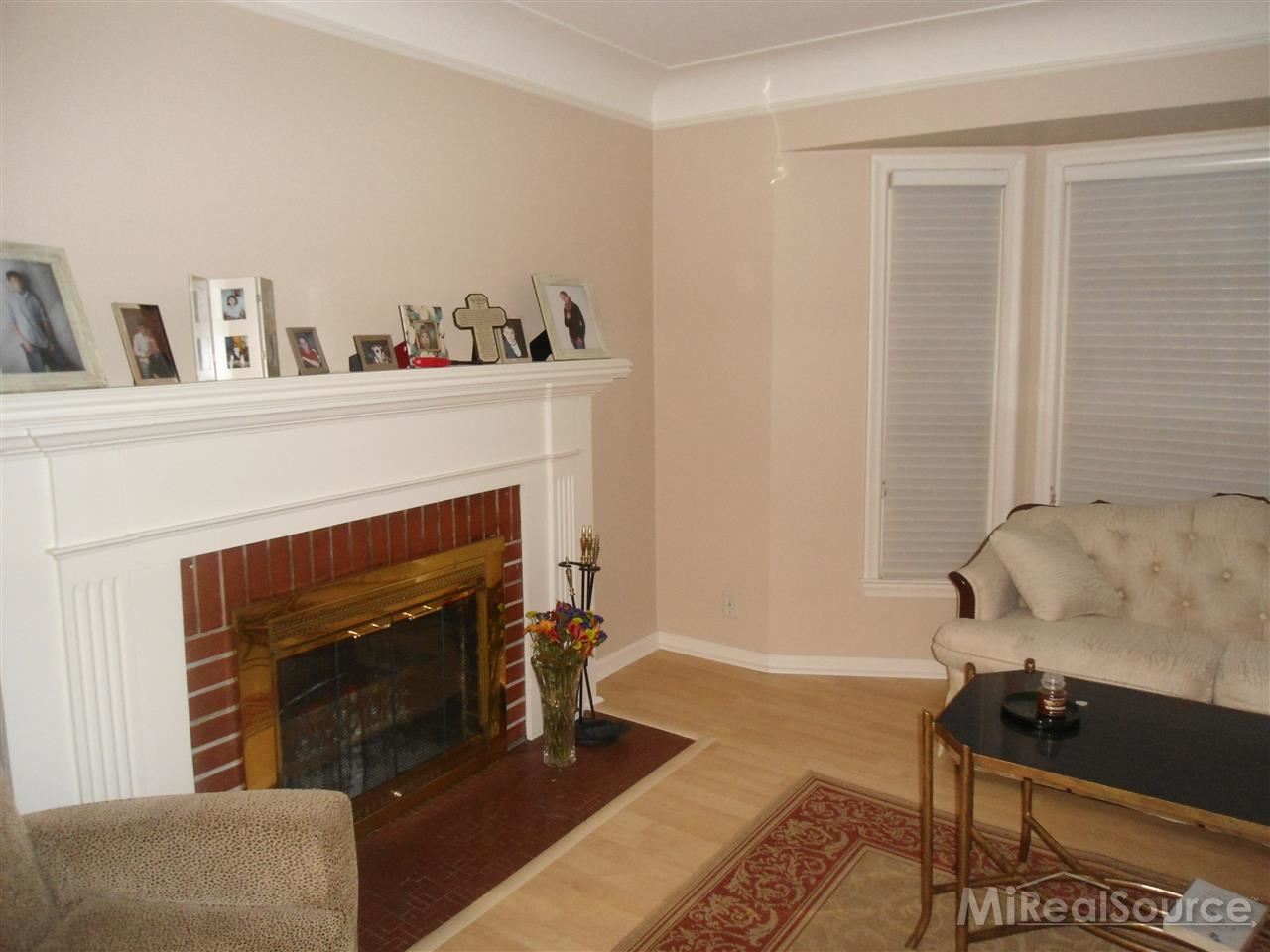 593 Vernier Road Grosse Pointe Woods, MI 48236 - Photo 9 of 30