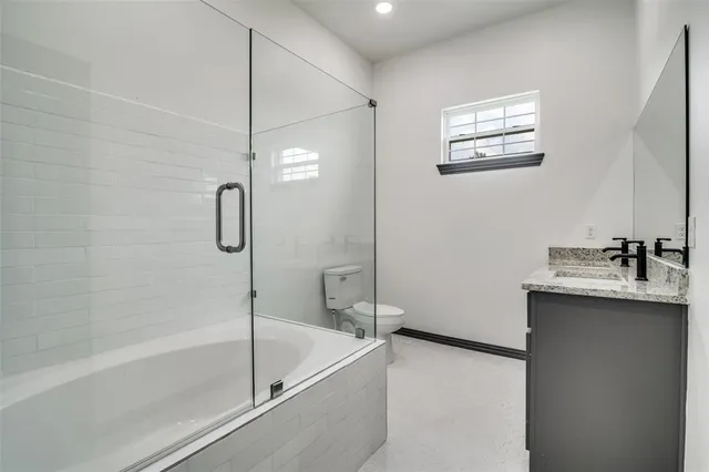 $289,500 | 705 Lakeland Drive, West Tawakoni, TX 75474