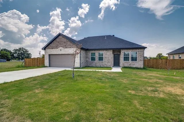 $289,500 | 705 Lakeland Drive, West Tawakoni, TX 75474