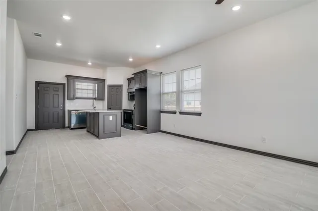 $289,500 | 705 Lakeland Drive, West Tawakoni, TX 75474