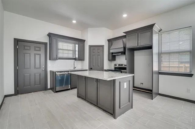 $289,500 | 705 Lakeland Drive, West Tawakoni, TX 75474