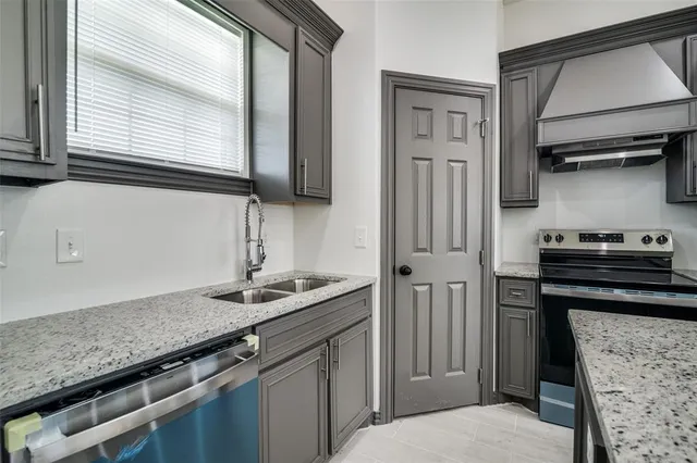 $289,500 | 705 Lakeland Drive, West Tawakoni, TX 75474