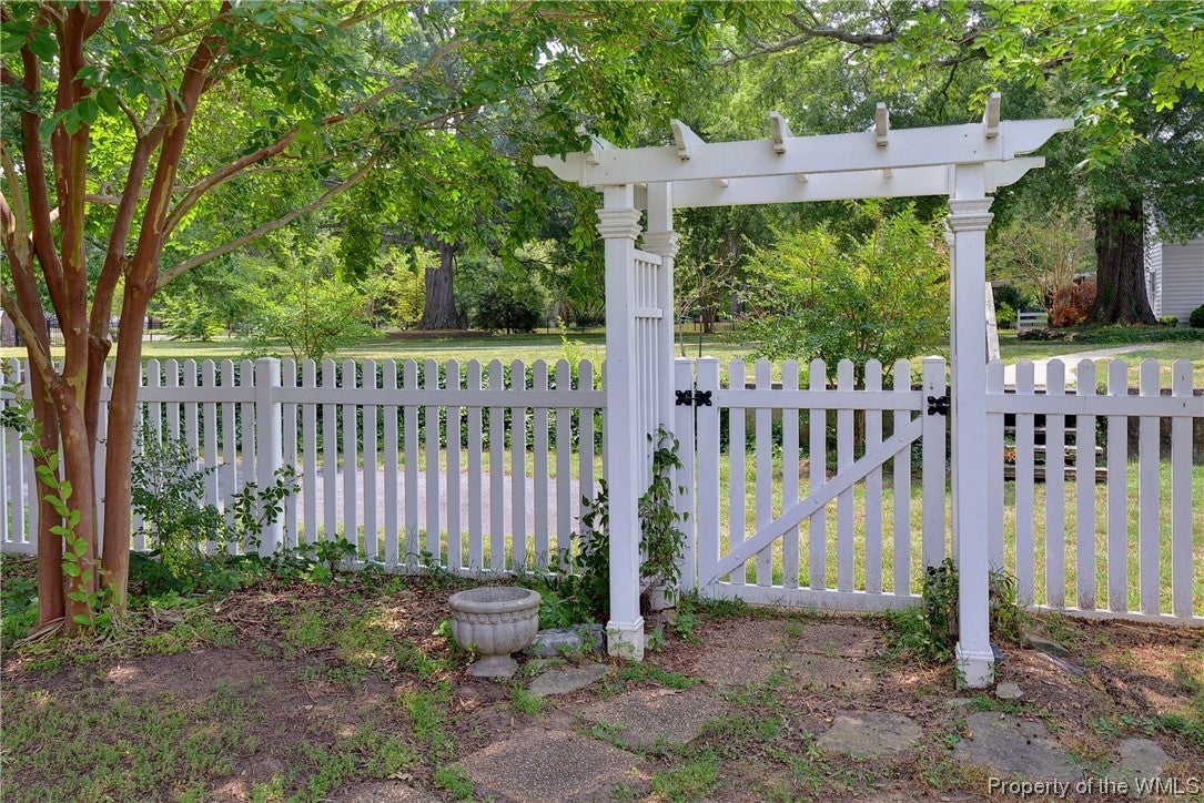 1470 Mercer Road Gloucester Point, VA 23062 - Photo 5 of 34 Gallery Image 5