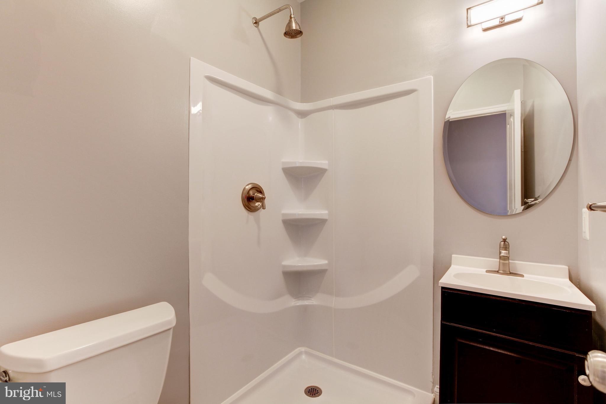 317 R Street Northwest, Unit 2 Washington, DC 20001 - Photo 15 of 17 Second Bath