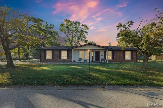 $150,000 | 333 Mercury Drive, Godfrey, IL 62035