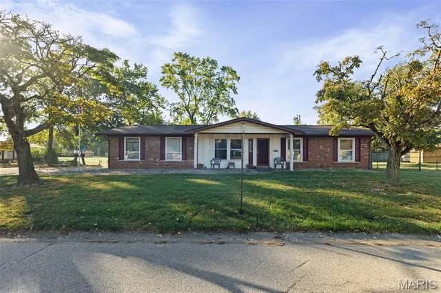 $150,000 | 333 Mercury Drive, Godfrey, IL 62035