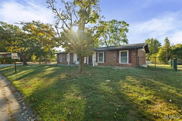 $150,000 | 333 Mercury Drive, Godfrey, IL 62035