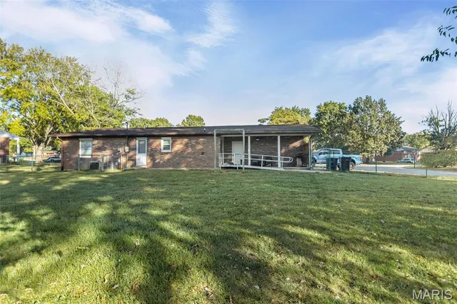 $150,000 | 333 Mercury Drive, Godfrey, IL 62035