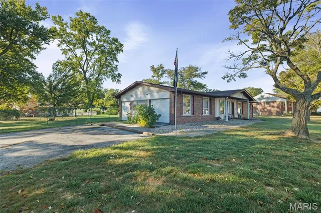 $150,000 | 333 Mercury Drive, Godfrey, IL 62035