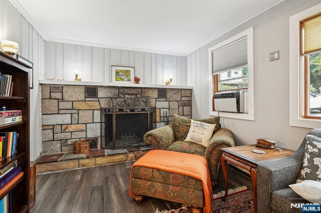 716 Glen Road Sparta, NJ 07871 - Photo 3 of 38