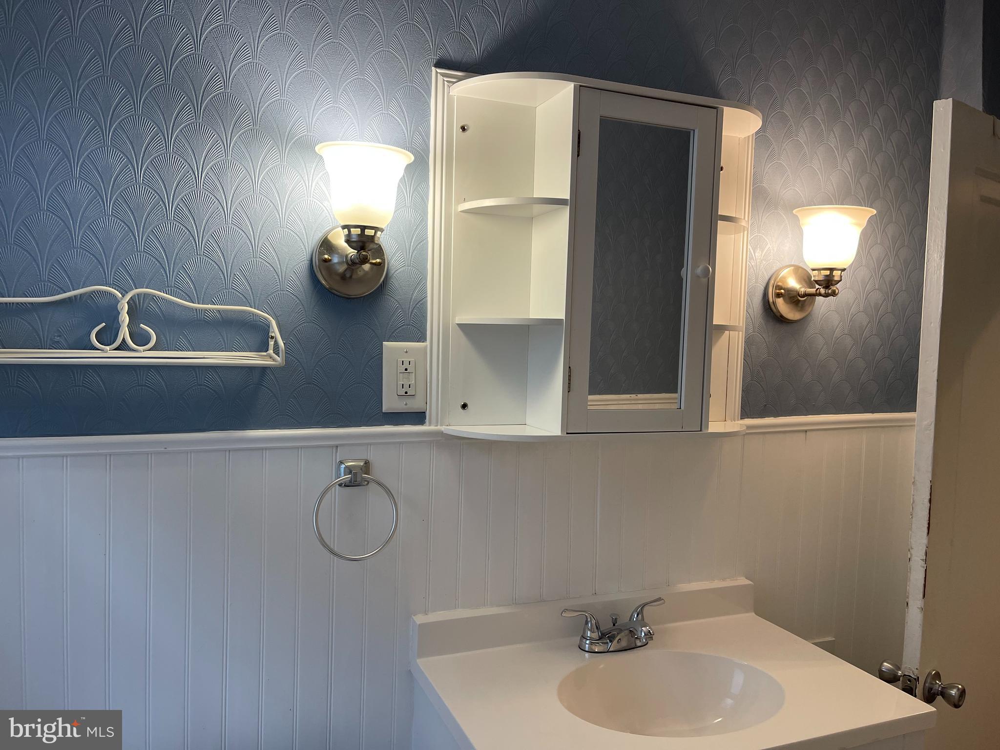 1854 Rockwell Road Abington, PA 19001 - Photo 10 of 19 Bathroom
