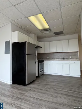 $2,000 | 1 West Columbia Avenue, Unit 5, Palisades Park, NJ 07650