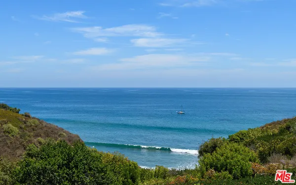 $19,450,000 | 6734 Zumirez Drive, Malibu, CA 90265