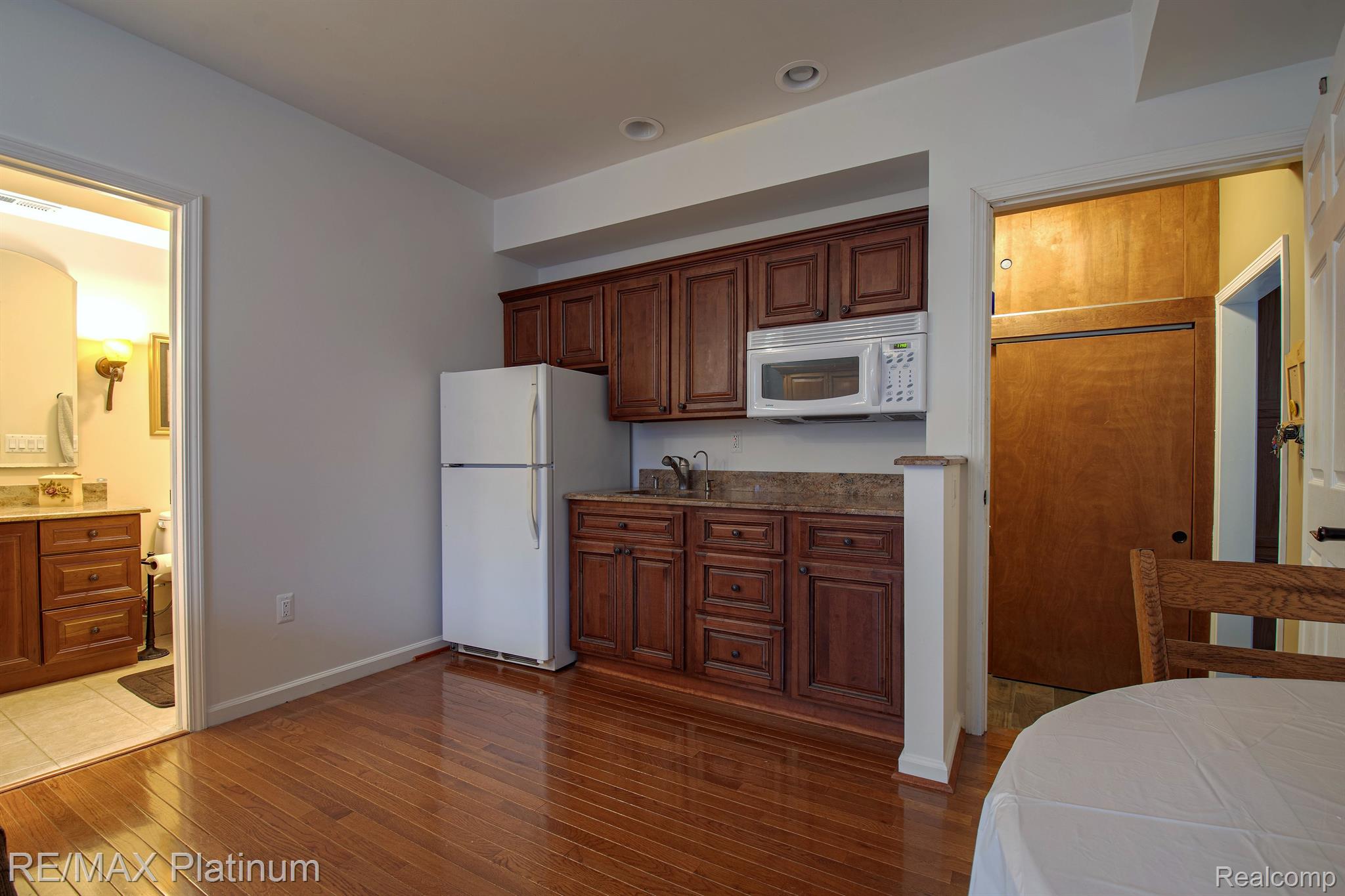 1022 Hunter Road Brighton, MI 48114 - Photo 18 of 26 Gallery Image 18