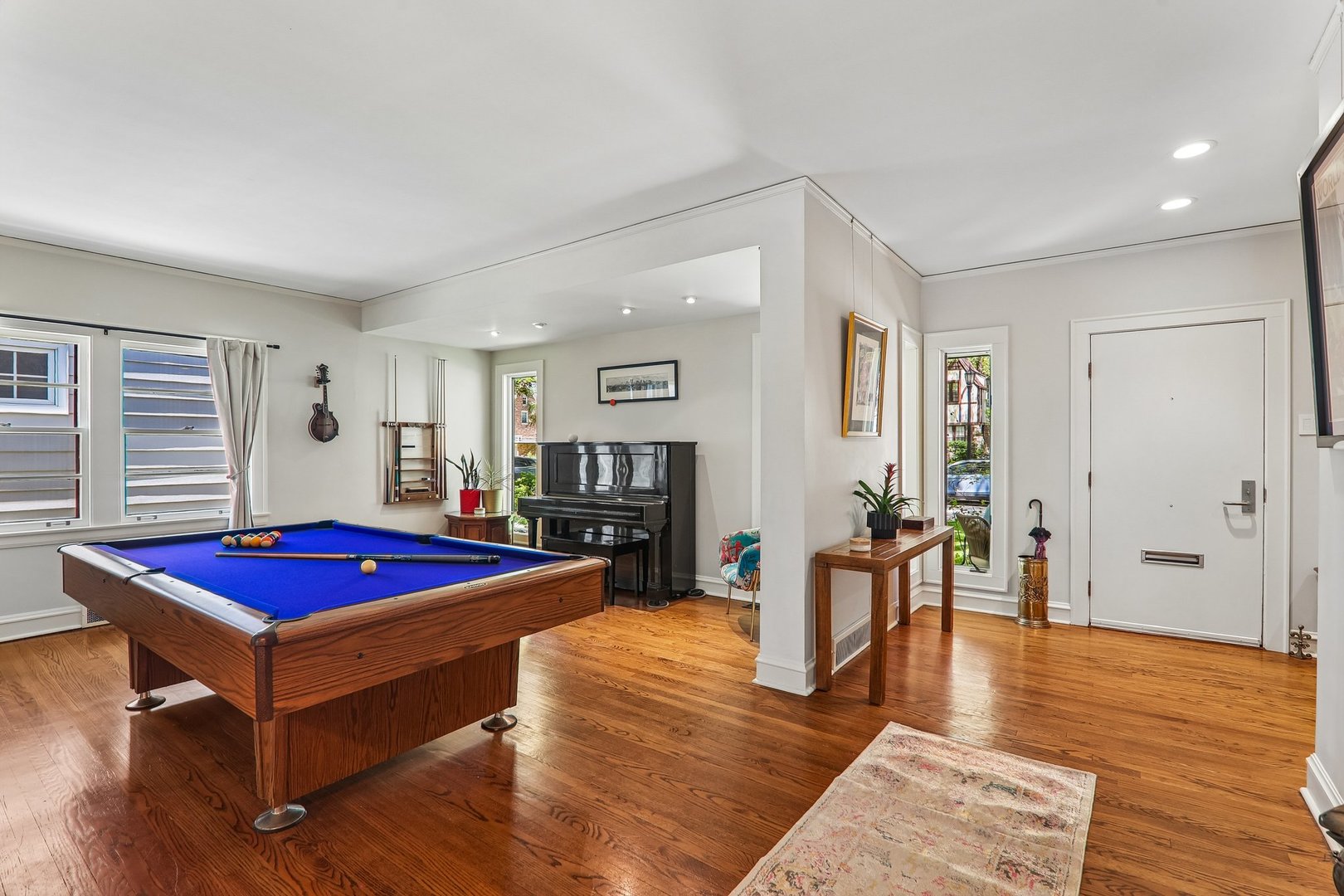 2724 Simpson Street Evanston, IL 60201 - Photo 2 of 38