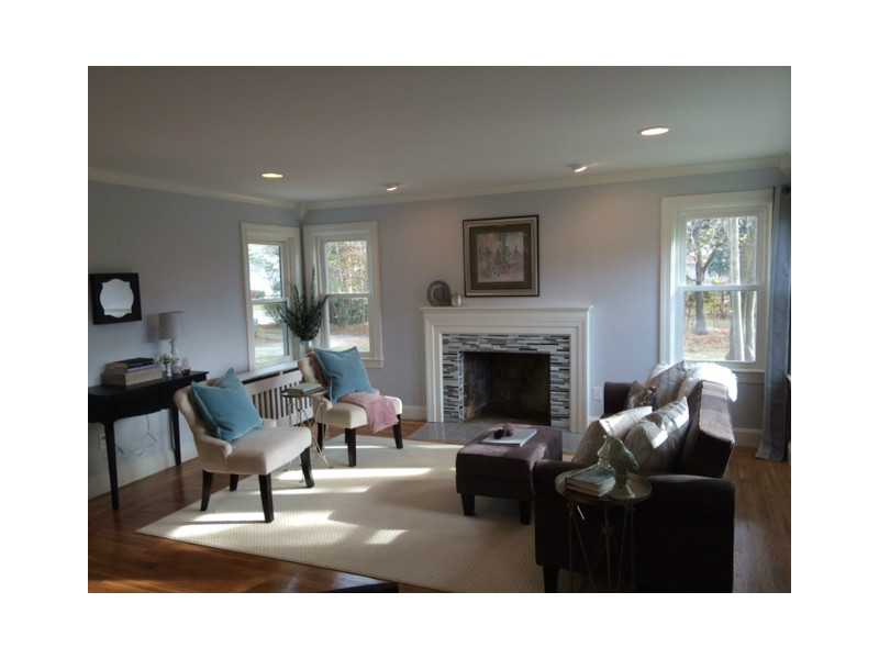 16 Edison Street Warwick, RI 02889 - Photo 9 of 19 Living Room.
