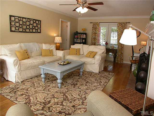 23 Thorne Ridge Drive Durham, NC 27713 - Photo 7 of 25 Den/Family/Great Room