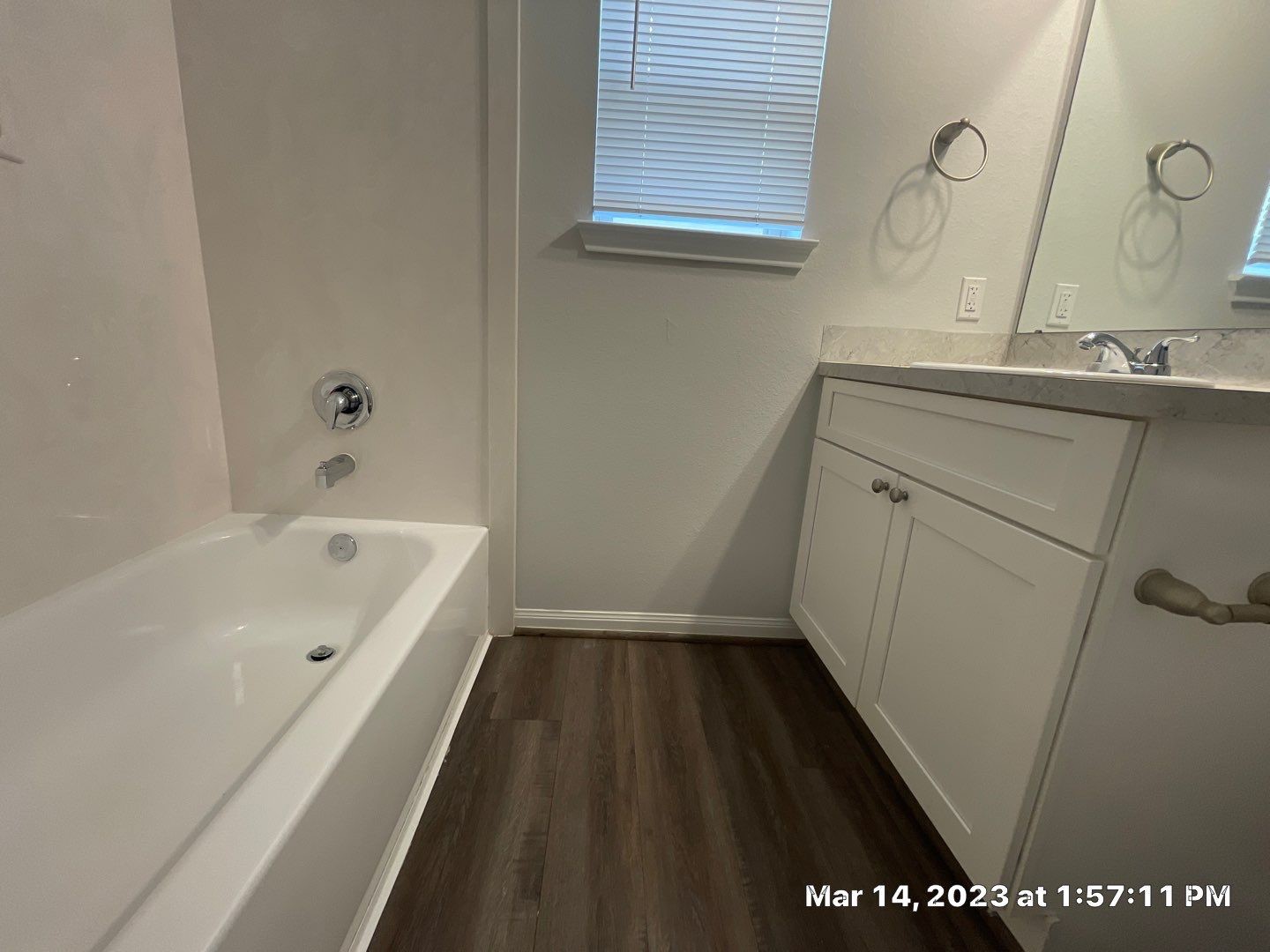 9014 Everglade Drive, Unit B Houston, TX 77078 - Photo 17 of 22 a bathroom with a bathtub and a sink