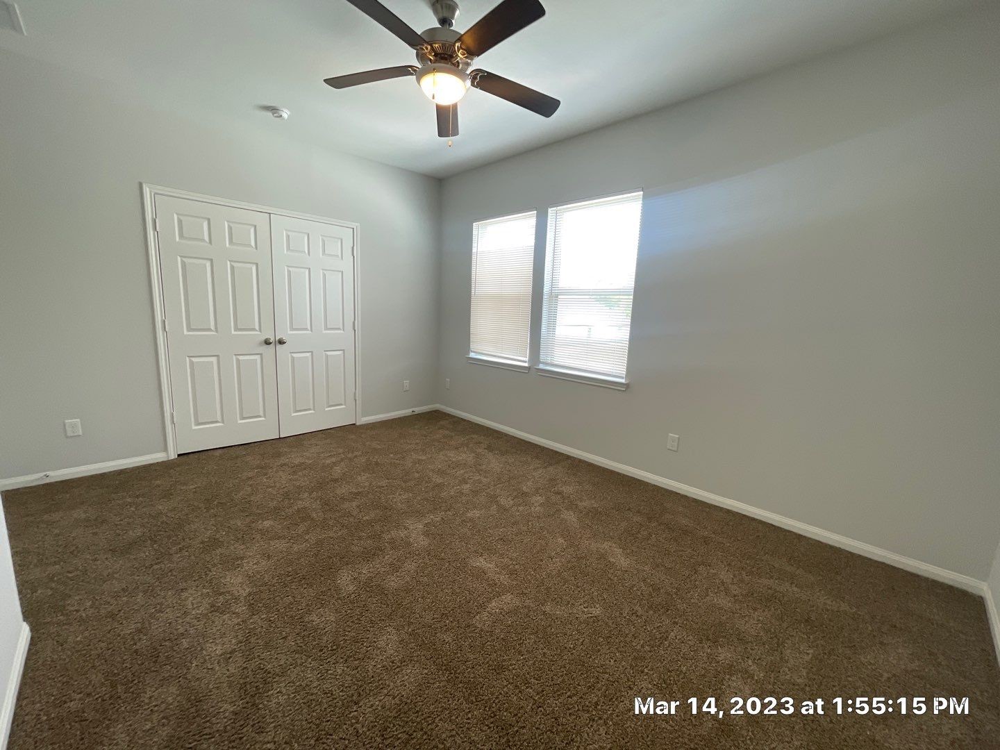 9014 Everglade Drive, Unit B Houston, TX 77078 - Photo 7 of 22 an empty room with a ceiling fan and windows