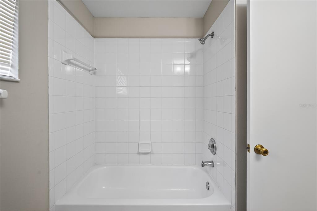 12630 Early Run Lane Riverview, FL 33578 - Photo 21 of 32 a close up of a bathtub curtain