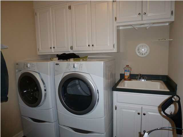 6195 Clinton-Tinnin Road Jackson, MS 39209 - Photo 17 of 24 Large laundry room