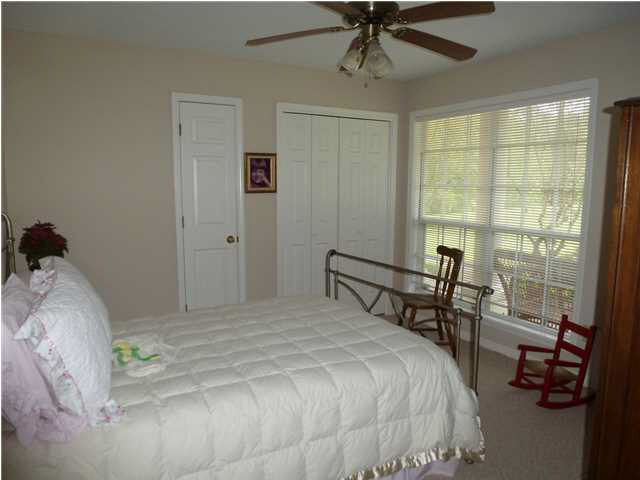 6195 Clinton-Tinnin Road Jackson, MS 39209 - Photo 19 of 24 2nd bedroom - nice size