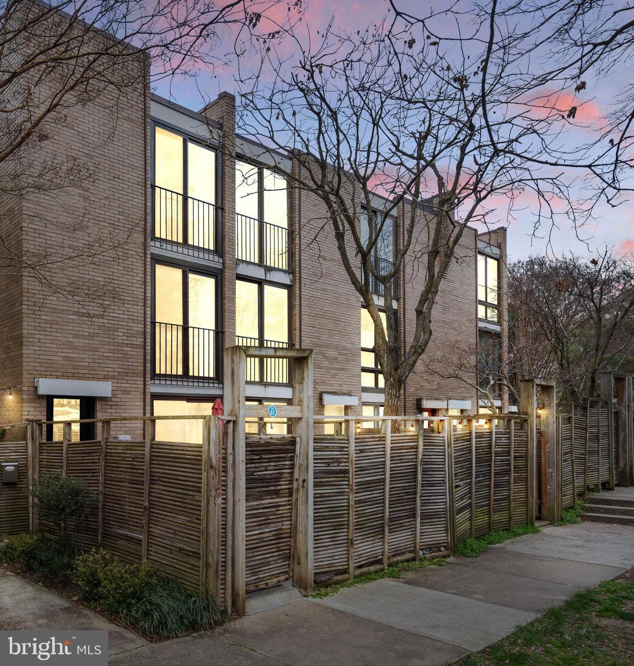 11467 Washington Plz West