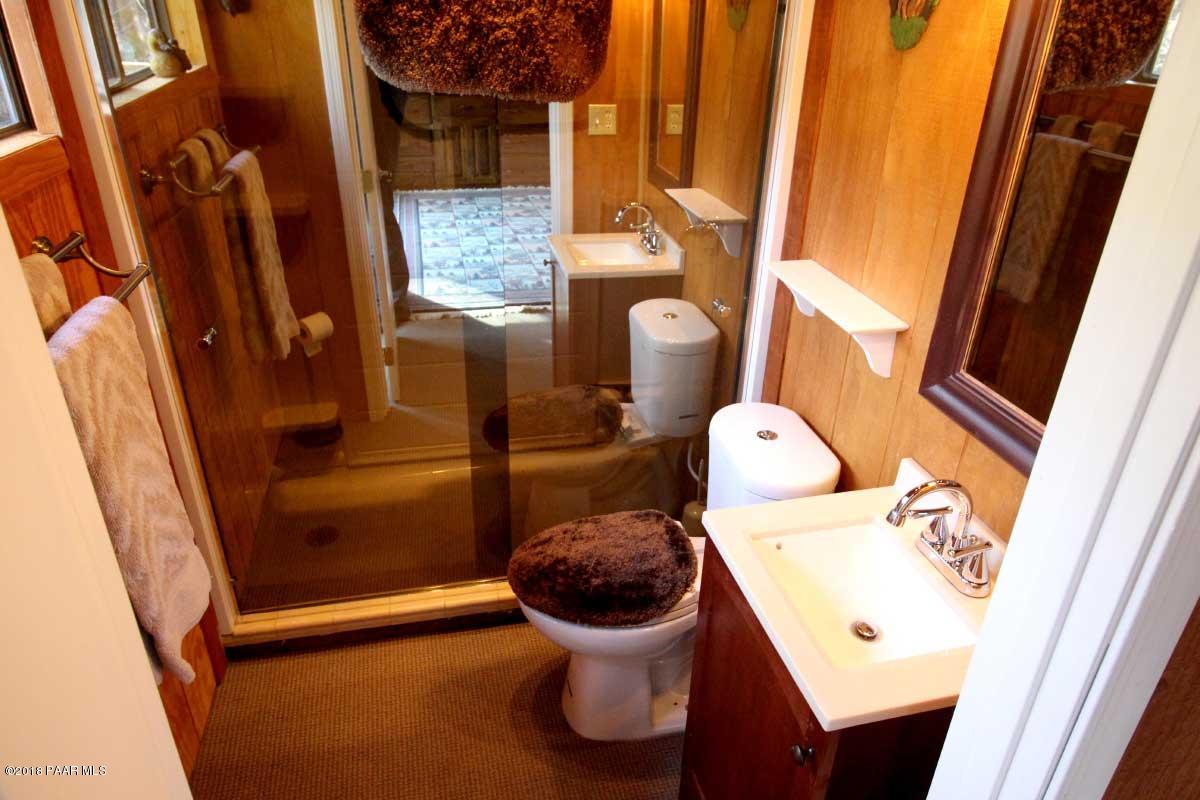 6575 Poland Road Mayer, AZ 86333 - Photo 24 of 47 master_bath
