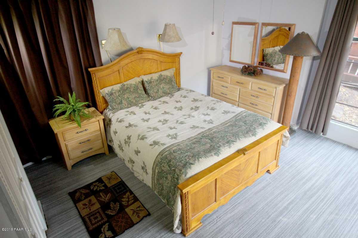 6575 Poland Road Mayer, AZ 86333 - Photo 29 of 47 guest_bed_2