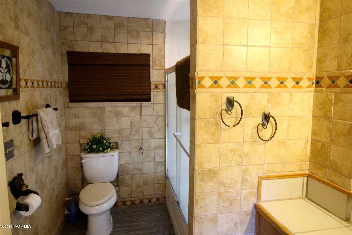 6575 Poland Road Mayer, AZ 86333 - Photo 32 of 47 main_bath