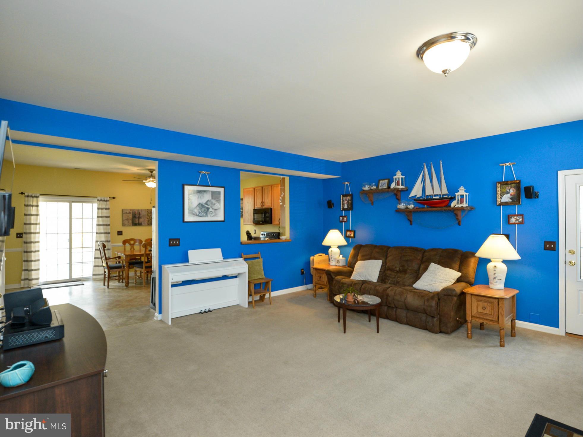924 Williams Street Edgewater, MD 21037 - Photo 4 of 22 Living Room